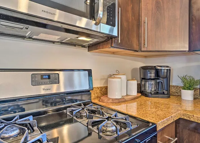 Chic Yuma Getaway Near Park, Golf And Shopping!