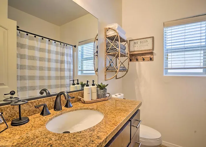 Chic Yuma Getaway Near Park, Golf And Shopping!