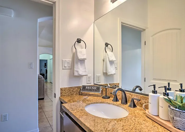 Chic Yuma Getaway Near Park, Golf And Shopping! Holiday home *